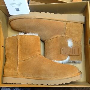 NIB Women's UGG Booties